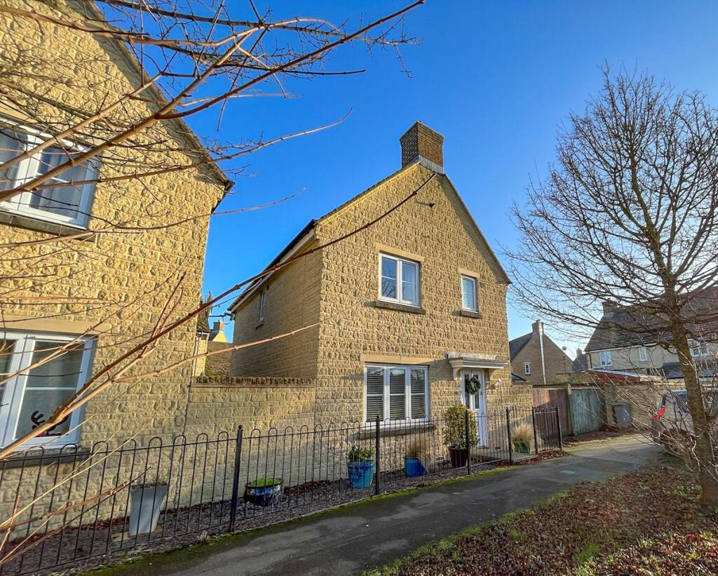 3 bed Detached for rent in Witney. From Parkers Estate Agents - Witney 3 bed Detached for rent in Witney. From Parkers Estate Agents - Witney
