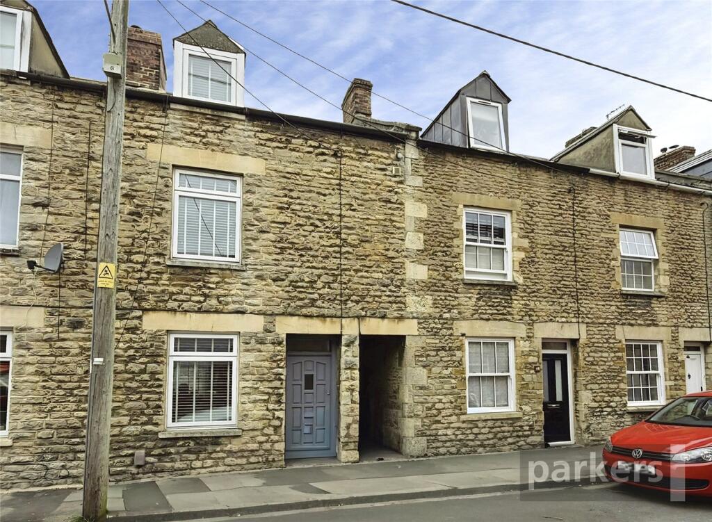 4 bed Mid Terraced House for rent in Witney. From Parkers Estate Agents - Witney