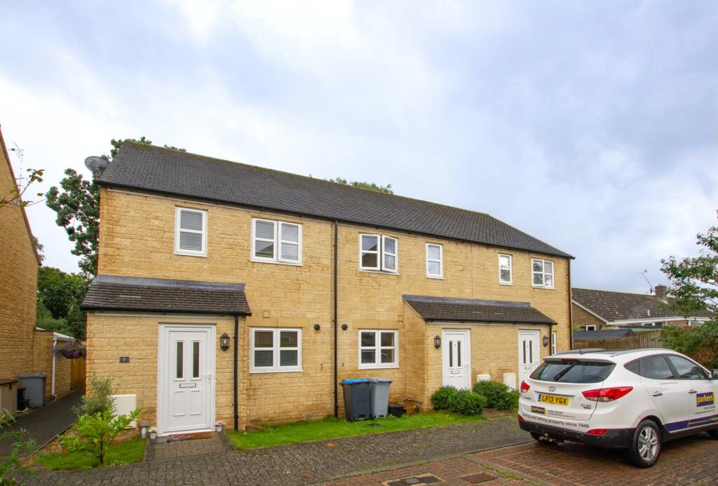 2 bed Mid Terraced House for rent in Carterton. From Parkers Estate Agents - Witney