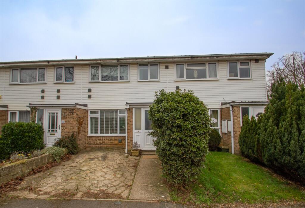 3 bed Mid Terraced House for rent in Carterton. From Parkers Estate Agents - Witney 3 bed Mid Terraced House for rent in Carterton. From Parkers Estate Agents - Witney