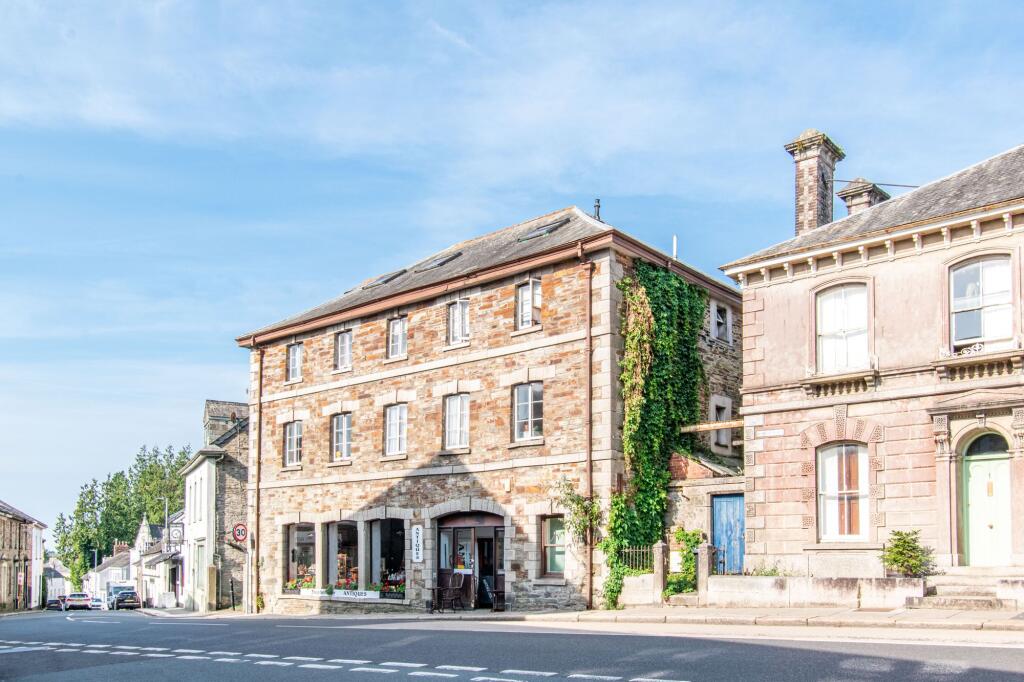 3 bed 1st Floor Flat for rent in Liskeard. From Parkes & Pearn - Liskeard