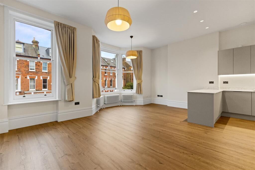 2 bed 1st Floor Flat for rent in Hampstead. From Parkheath - Belsize Park