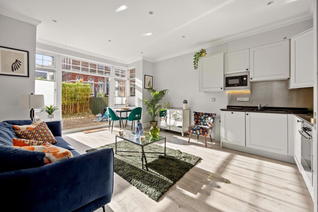 1 bed 1st Floor Flat for rent in Hampstead. From Parkheath - Belsize Park