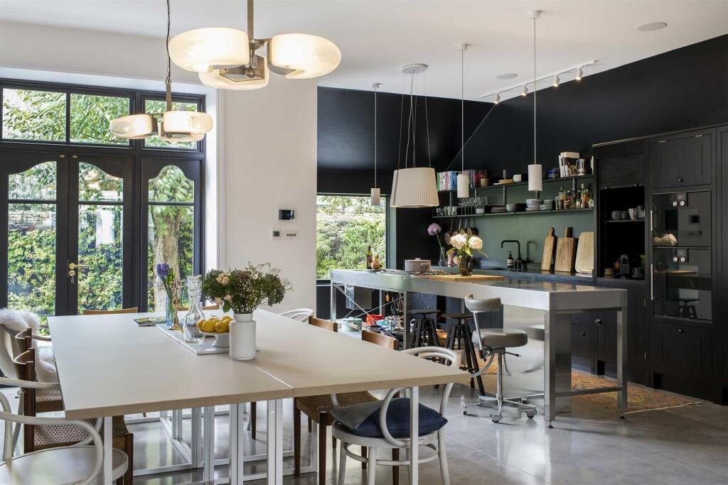 6 bed Detached for rent in Hampstead. From Parkheath - Belsize Park 6 bed Detached for rent in Hampstead. From Parkheath - Belsize Park