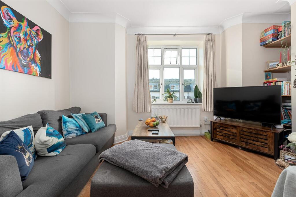 2 bed Apartment for rent in Hampstead. From Parkheath - Belsize Park