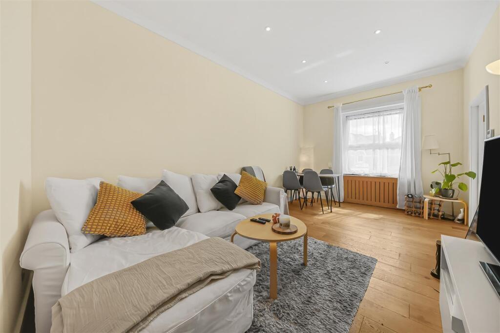 2 bed 1st Floor Flat for rent in Hampstead. From Parkheath - Belsize Park