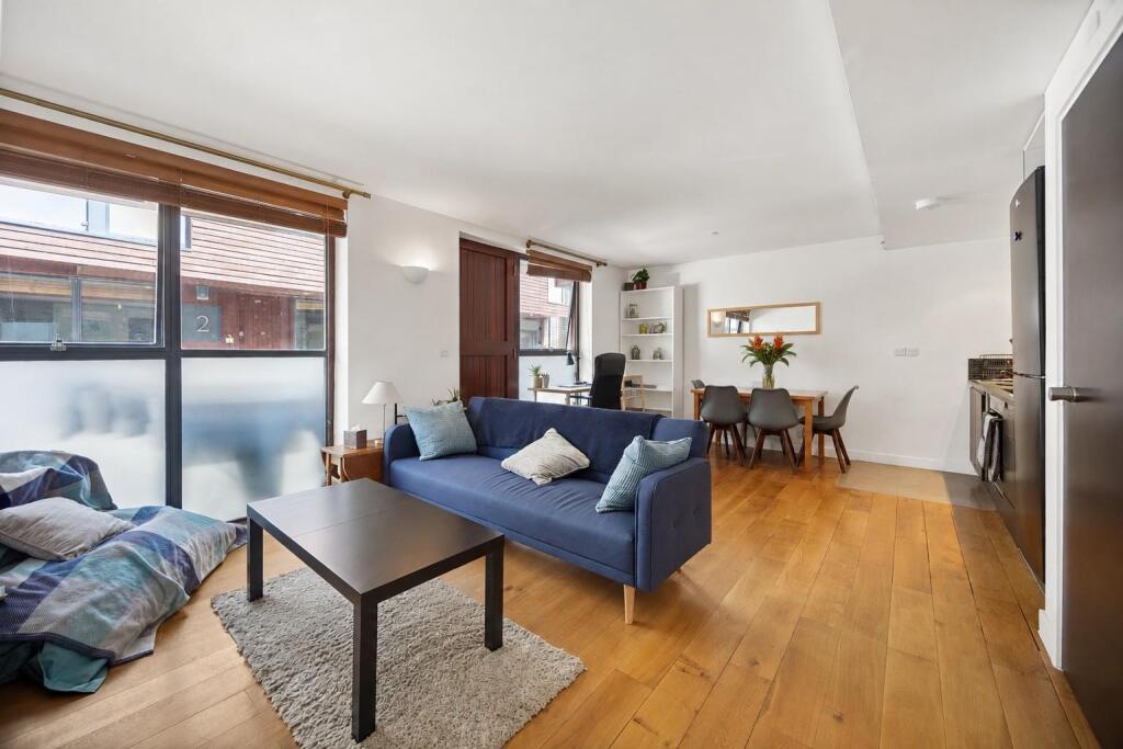 2 bed Mews for rent in Camden Town. From Parkheath - Belsize Park