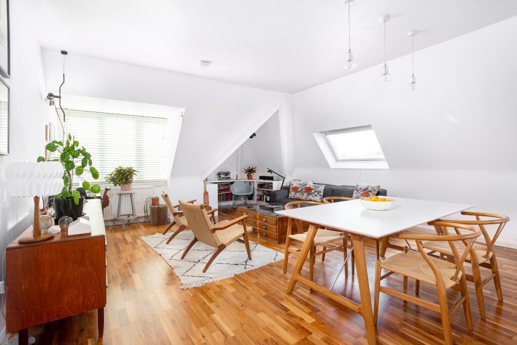 2 bed 1st Floor Flat for rent in Hampstead. From Parkheath - Belsize Park