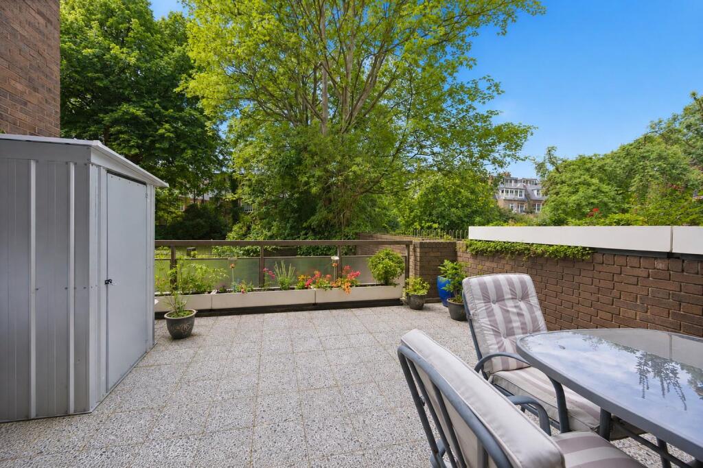 3 bed Apartment for rent in Hampstead. From Parkheath - Belsize Park
