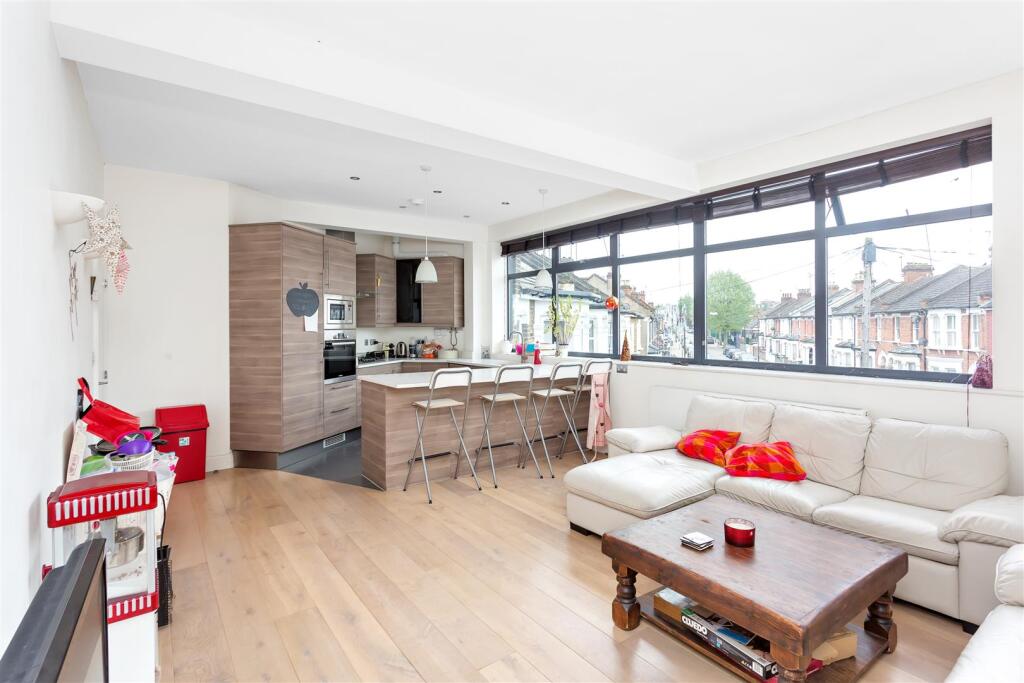 4 bed Apartment for rent in Willesden. From Parkheath - Kensal Rise