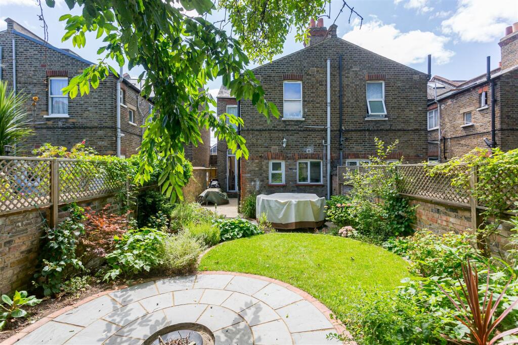 1 bed 1st Floor Flat for rent in Willesden. From Parkheath - Kensal Rise