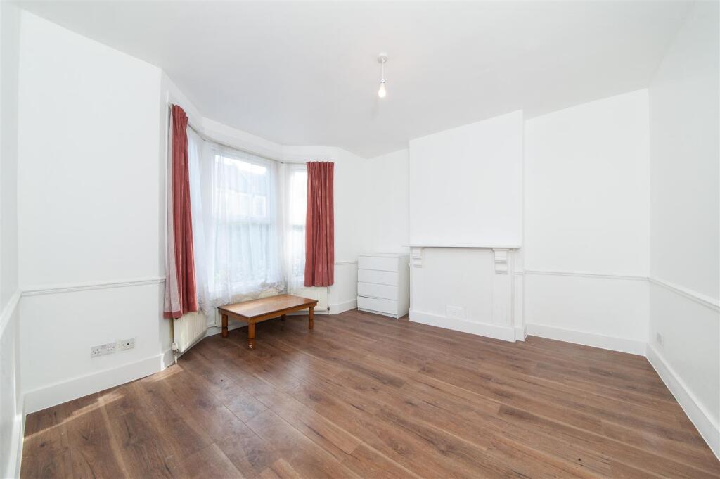 3 bed Mid Terraced House for rent in Willesden. From Parkheath - Kensal Rise