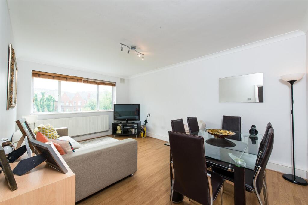 3 bed Apartment for rent in Hampstead. From Parkheath - West Hampstead