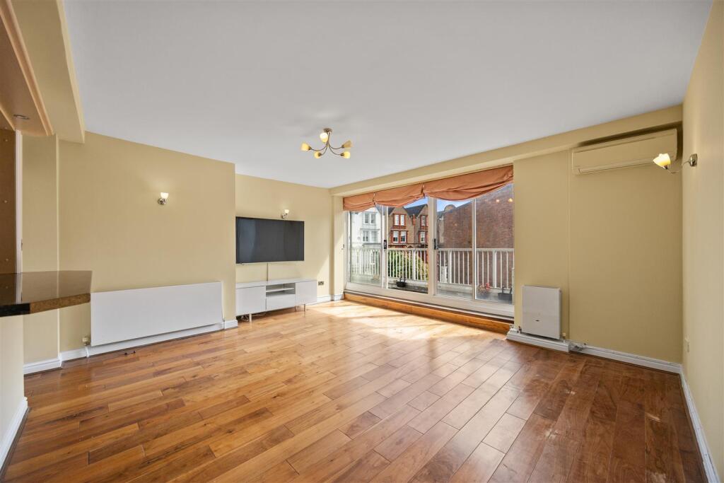 3 bed 1st Floor Flat for rent in Hampstead. From Parkheath - West Hampstead