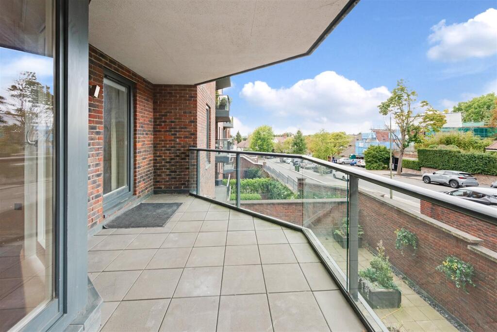 2 bed Apartment for rent in Hampstead. From Parkheath - West Hampstead