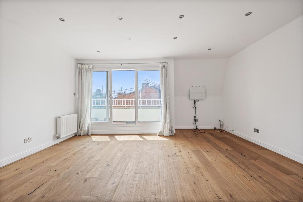 3 bed 1st Floor Flat for rent in Hampstead. From Parkheath - West Hampstead