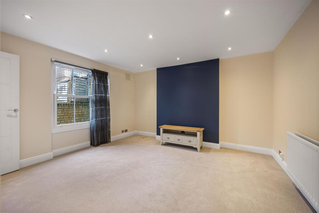 1 bed 1st Floor Flat for rent in Hampstead. From Parkheath - West Hampstead