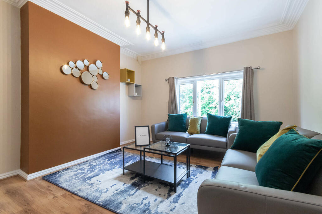 5 bed 1st Floor Flat for rent in Leeds. From Parklane - Headingley