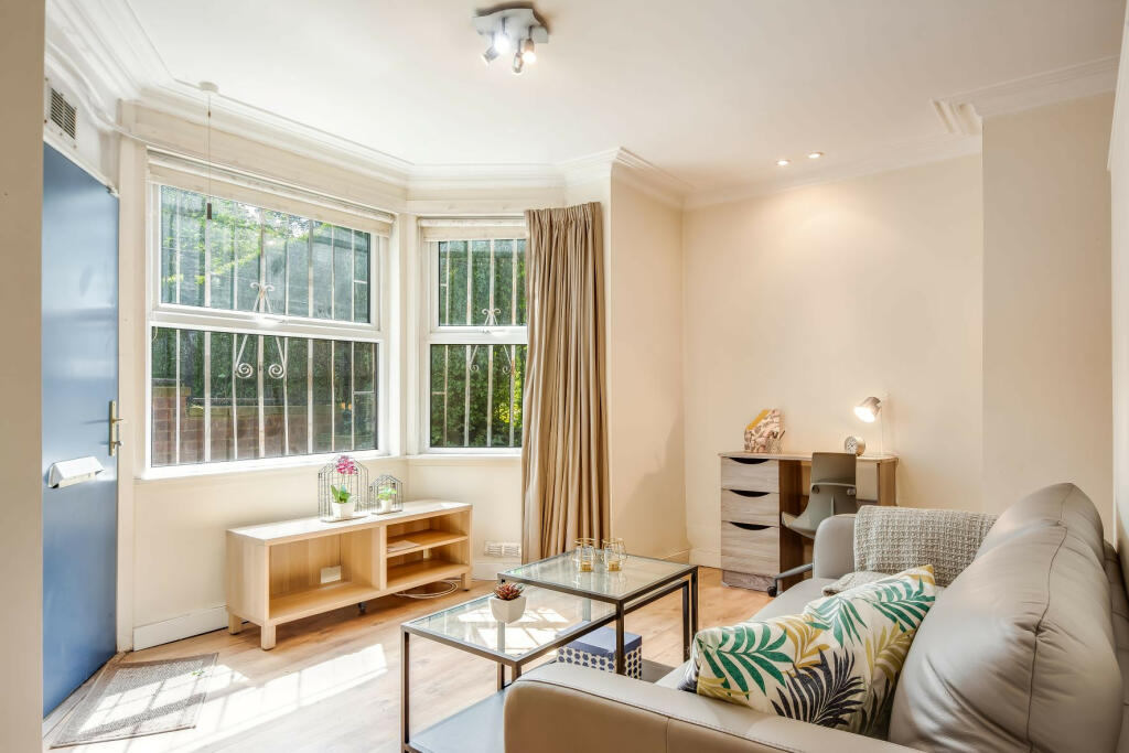 1 bed 1st Floor Flat for rent in Leeds. From Parklane - Headingley