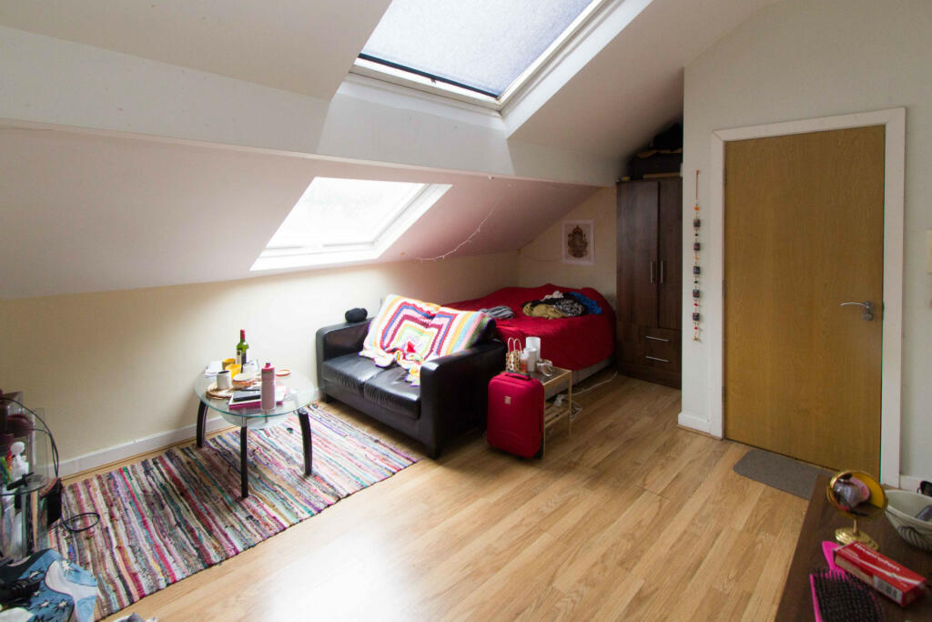 1 bed 1st Floor Flat for rent in Leeds. From Parklane - Headingley