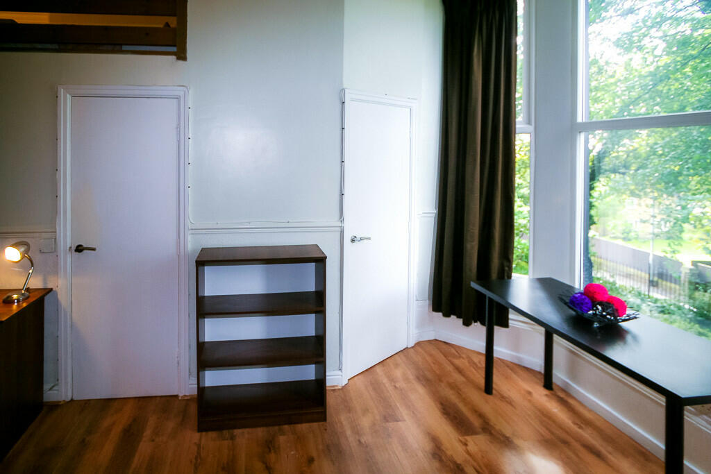 1 bed 1st Floor Flat for rent in Leeds. From Parklane - Headingley