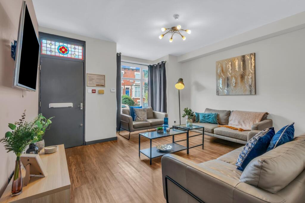 6 bed Detached for rent in Leeds. From Parklane - Headingley