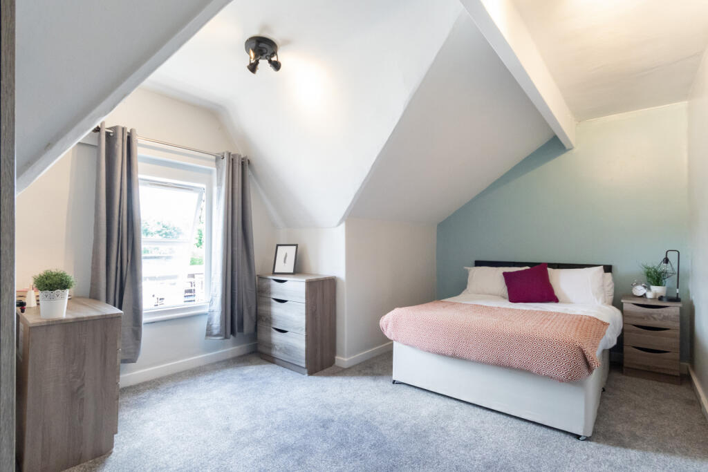 7 bed Detached for rent in Leeds. From Parklane - Headingley