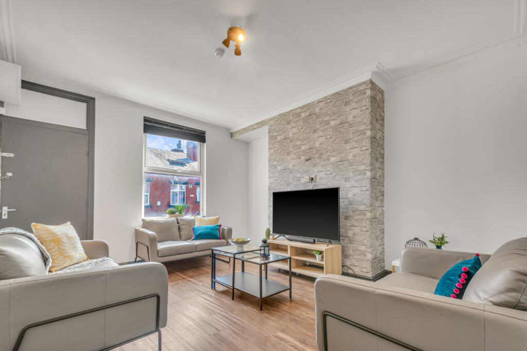 7 bed Detached for rent in Leeds. From Parklane - Headingley