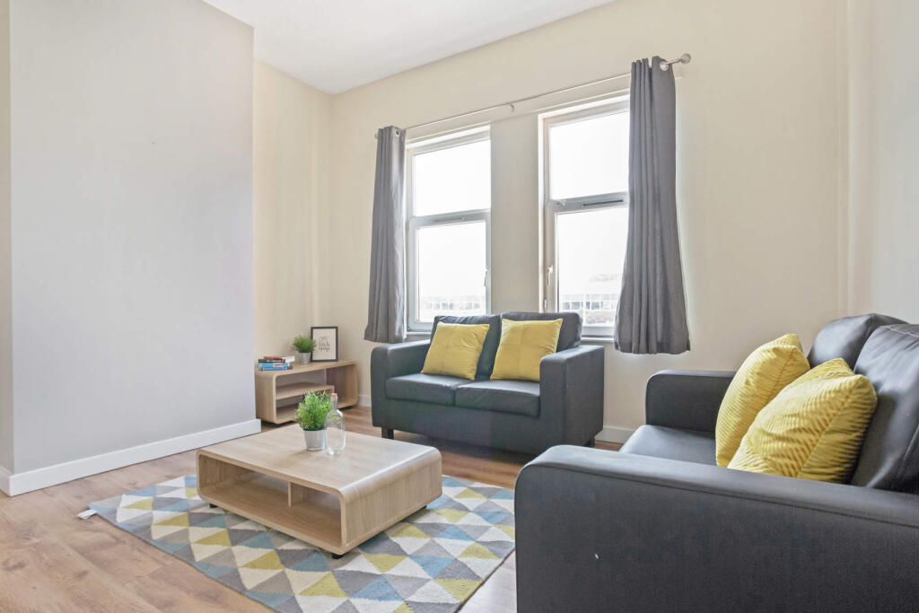 4 bed 1st Floor Flat for rent in Leeds. From Parklane - Headingley
