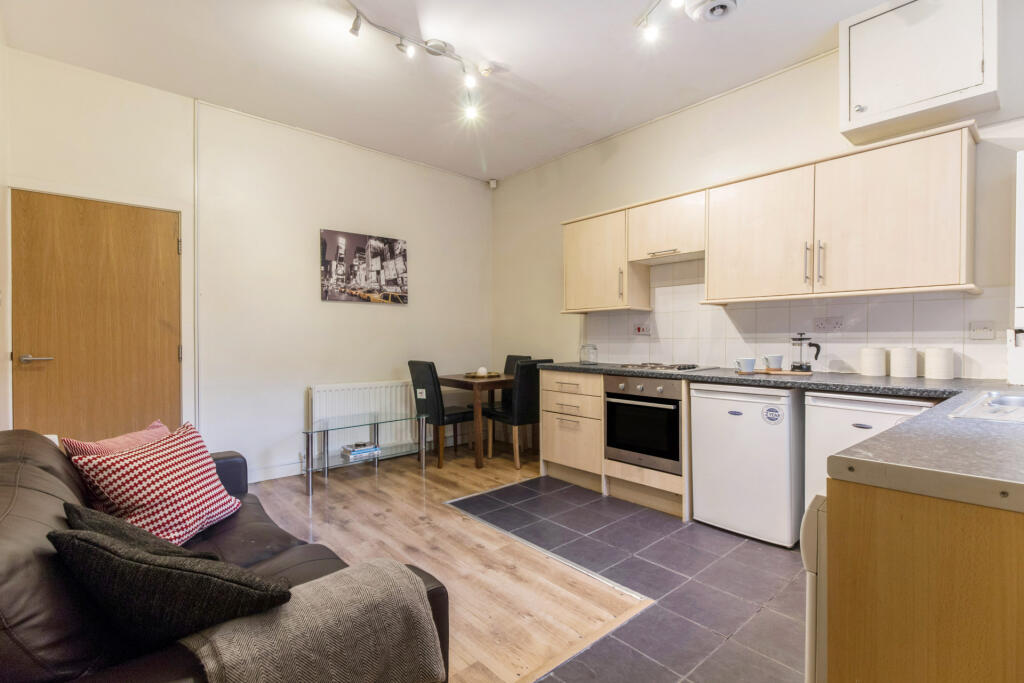 3 bed Detached for rent in Leeds. From Parklane - Headingley