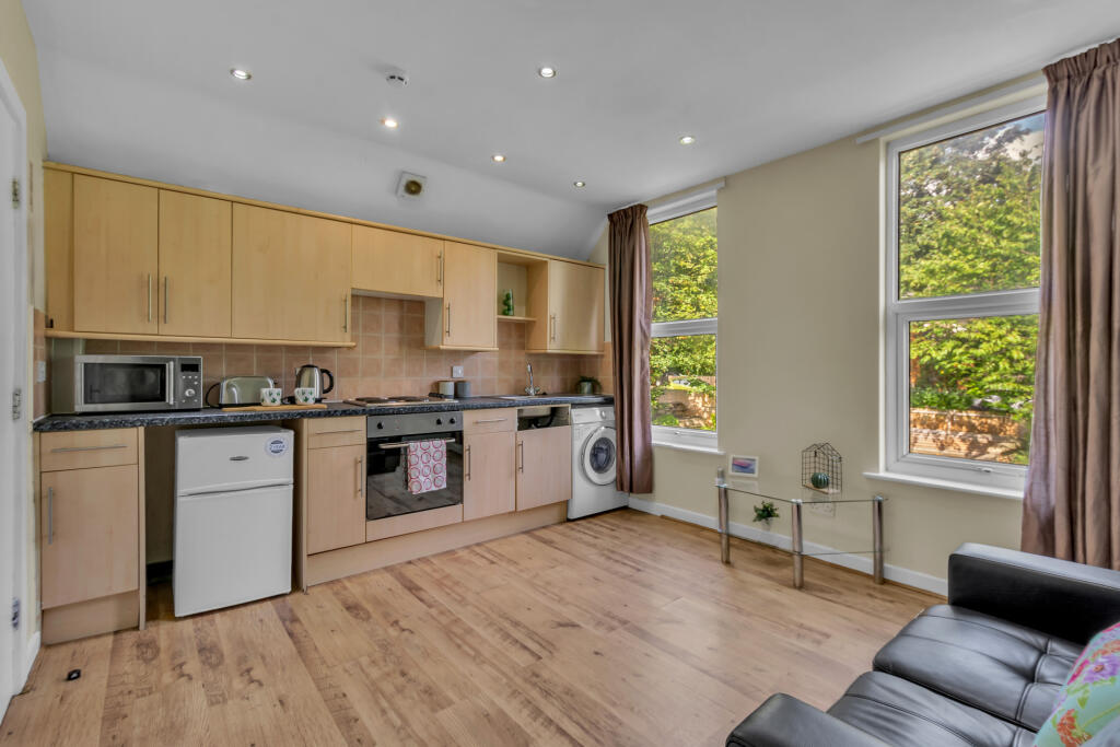 1 bed 1st Floor Flat for rent in Leeds. From Parklane - Headingley