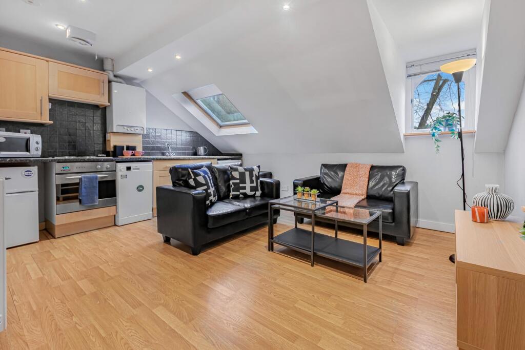 1 bed 1st Floor Flat for rent in Leeds. From Parklane - Headingley 1 bed 1st Floor Flat for rent in Leeds. From Parklane - Headingley