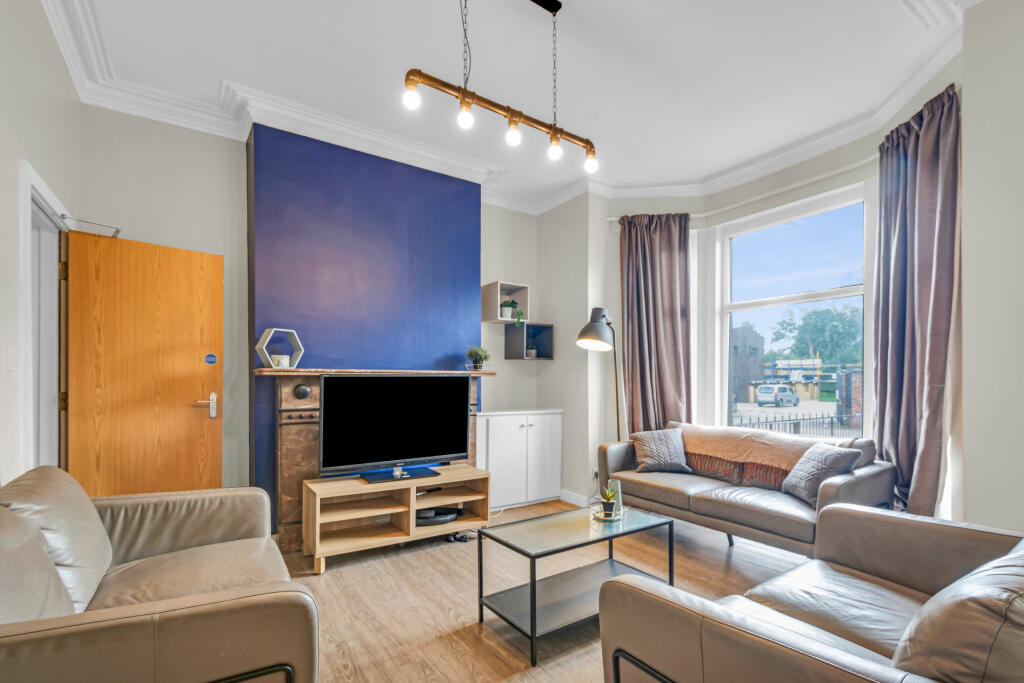 7 bed Detached for rent in Leeds. From Parklane - Headingley