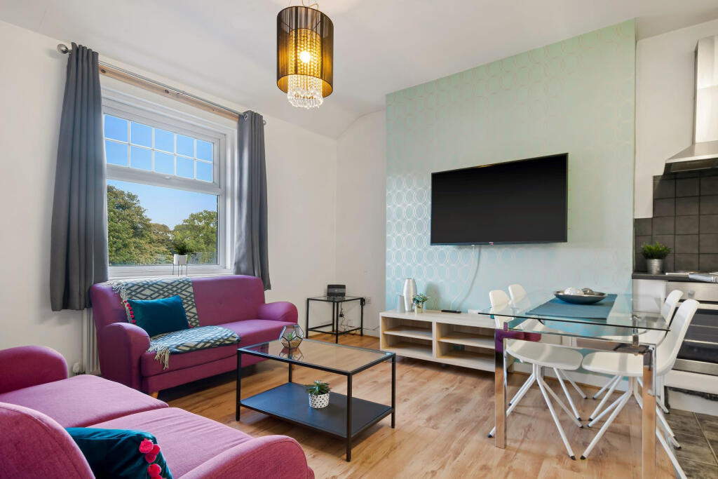 4 bed Detached for rent in Leeds. From Parklane - Headingley