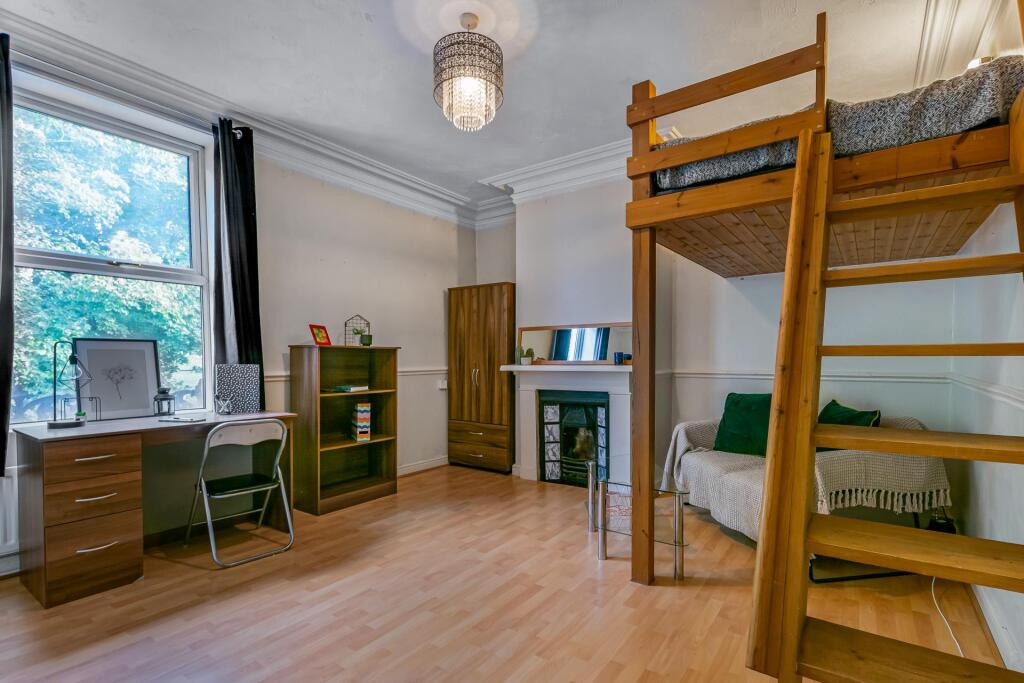 1 bed Detached for rent in Leeds. From Parklane - Headingley