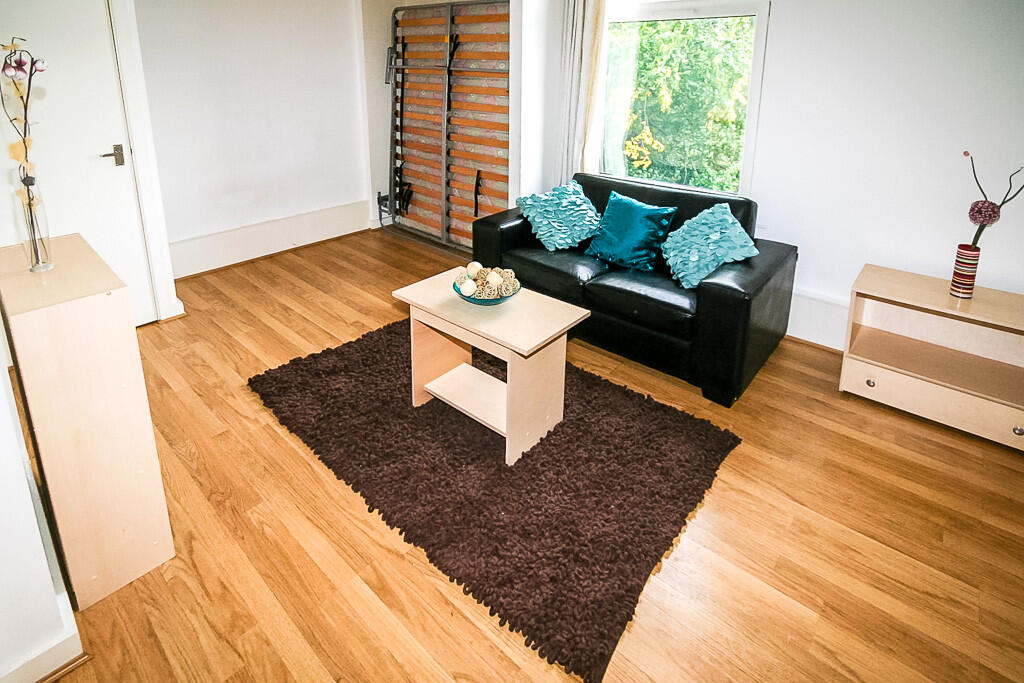 1 bed Detached for rent in Leeds. From Parklane - Headingley