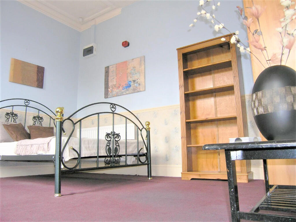 1 bed Detached for rent in Leeds. From Parklane - Headingley