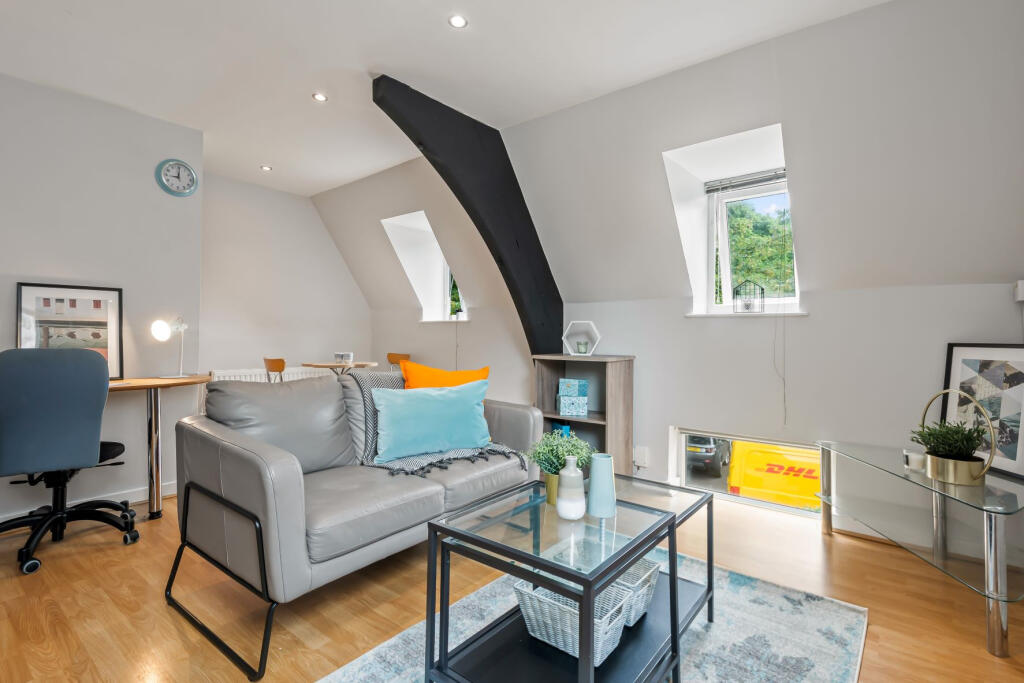 1 bed Detached for rent in Leeds. From Parklane - Headingley