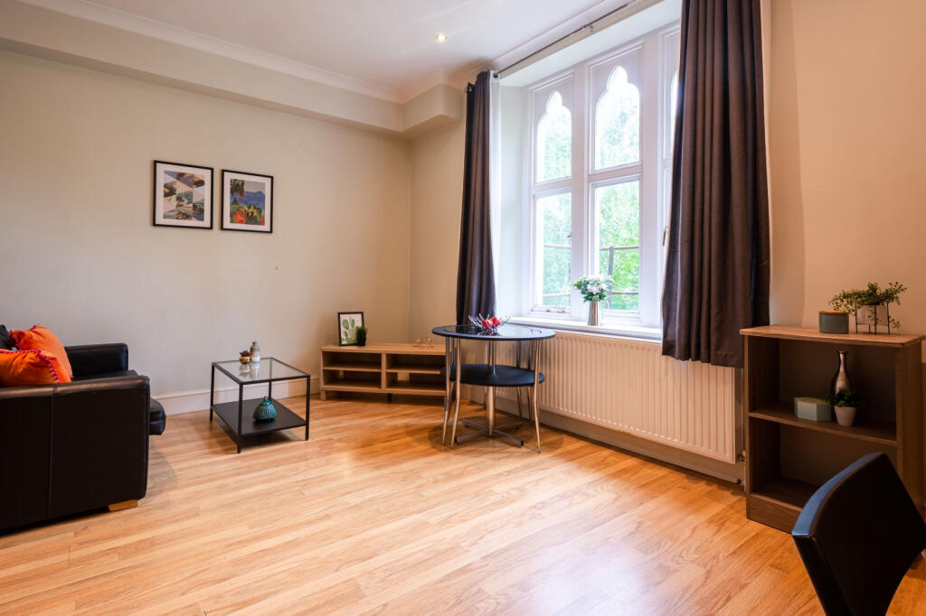 1 bed Detached for rent in Leeds. From Parklane - Headingley