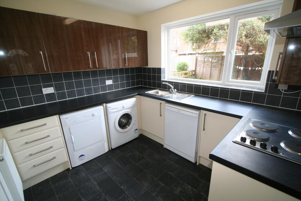 4 bed Detached for rent in Leeds. From Parklane - Headingley 4 bed Detached for rent in Leeds. From Parklane - Headingley