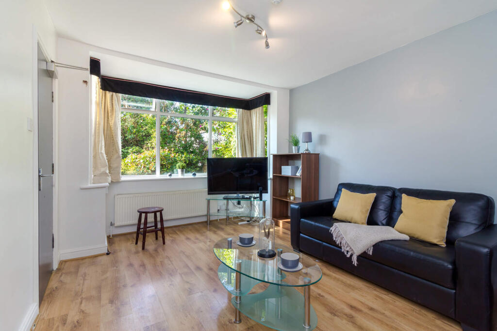 5 bed Detached for rent in Leeds. From Parklane - Headingley 5 bed Detached for rent in Leeds. From Parklane - Headingley