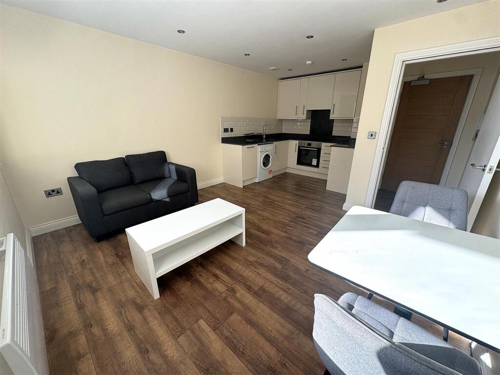 1 bed 1st Floor Flat for rent in Leeds. From Parklane - Leeds