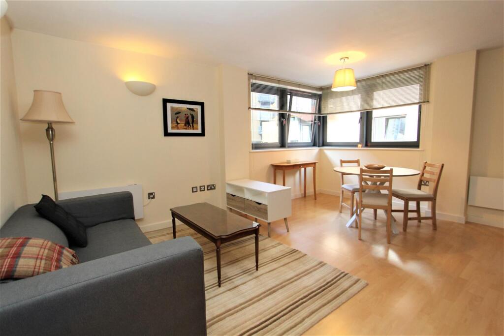 2 bed 1st Floor Flat for rent in Leeds. From Parklane - Leeds