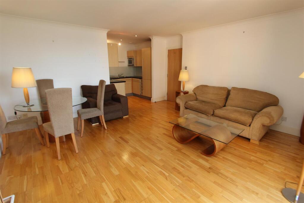 2 bed 1st Floor Flat for rent in Leeds. From Parklane - Leeds