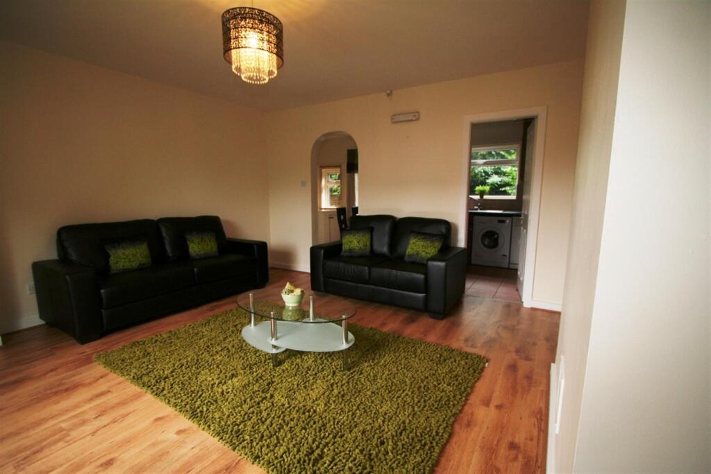 4 bed Detached for rent in Leeds. From Parklane - Leeds