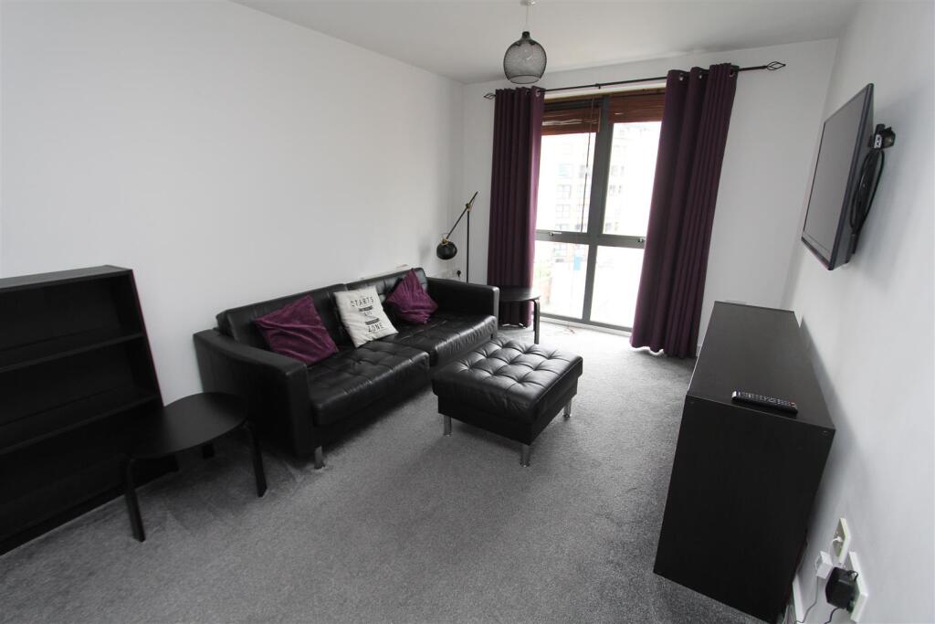 2 bed 1st Floor Flat for rent in Leeds. From Parklane - Leeds