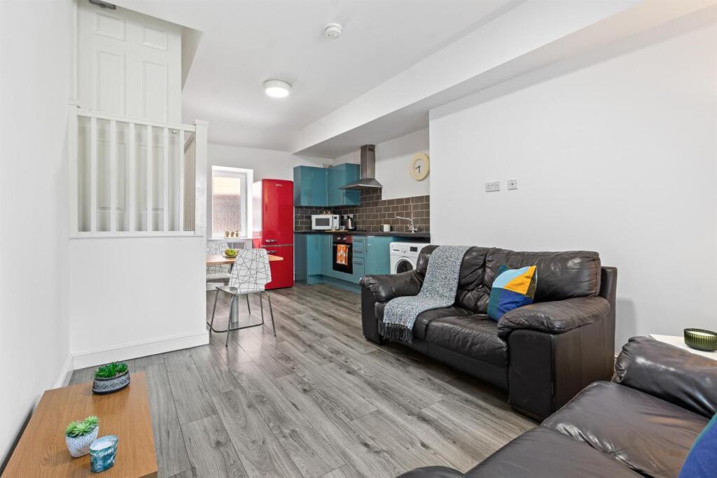 3 bed 1st Floor Flat for rent in Leeds. From Parklane - Leeds 3 bed 1st Floor Flat for rent in Leeds. From Parklane - Leeds