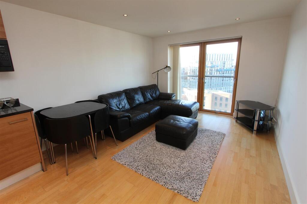 2 bed 1st Floor Flat for rent in Leeds. From Parklane - Leeds