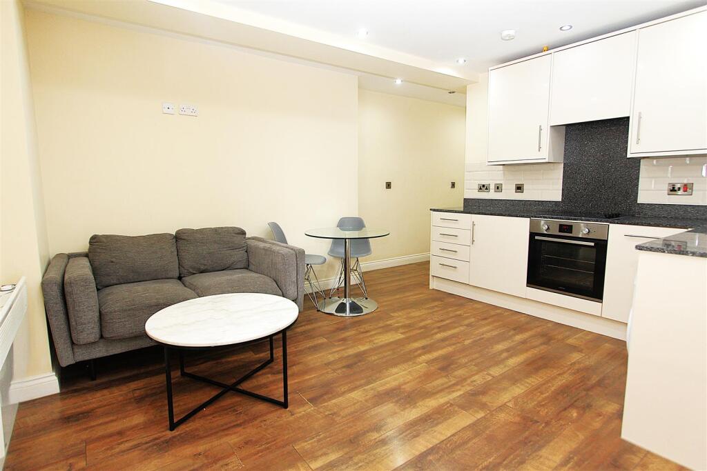 1 bed 1st Floor Flat for rent in Leeds. From Parklane - Leeds