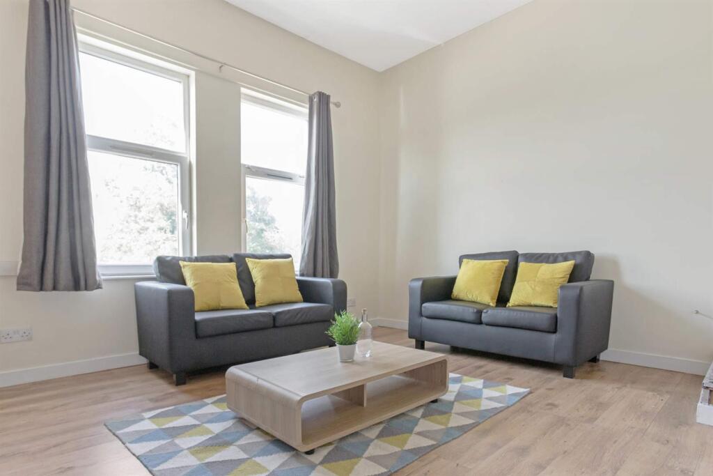 4 bed 1st Floor Flat for rent in Leeds. From Parklane - Leeds